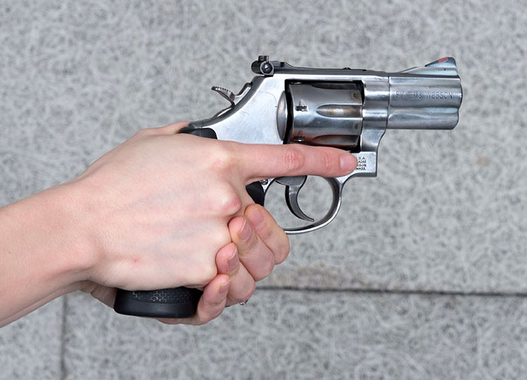 Gripping a handgun
